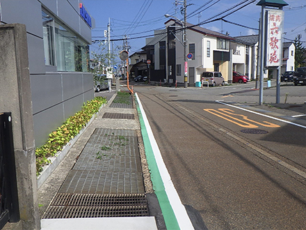 一）近岡諸江線　県単道路特別整備（ほっとあんしん歩行空間整備）工事