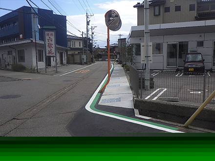 一）近岡諸江線　県単道路特別整備（ほっとあんしん歩行空間整備）工事